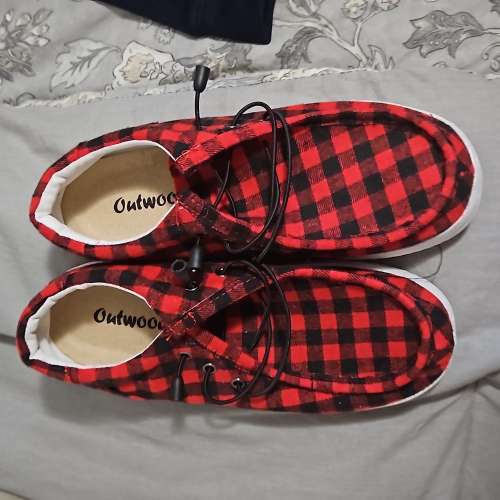 Outwoods brand women’s slip on red/black Checker pattern cotton canvas shoes.8